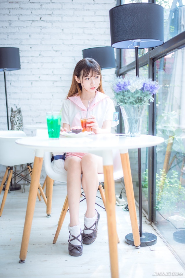 如果你不能飞，那就奔跑;如果不能奔跑，那就行走;如果不能行走，那就爬行;但无论你做什么，都要保持前行的方向。